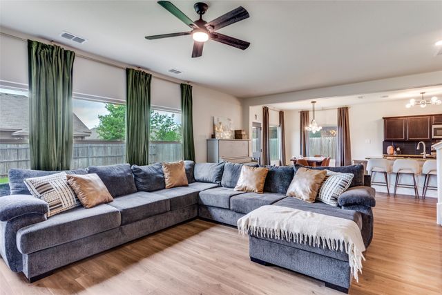 1116 Autumnwood Drive, Azle, TX 76020