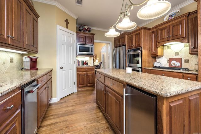 128 Osage Drive, Maumelle, AR 72113