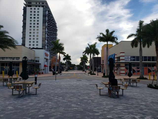 5252 NW 85th Avenue 708, Doral, FL 33166