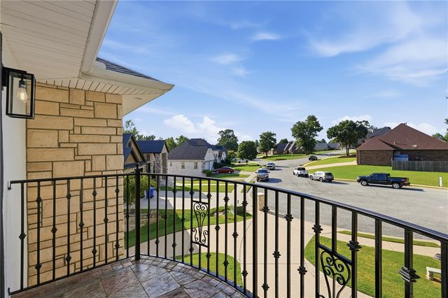 3802 Brooks Ridge, Rogers, AR 72758