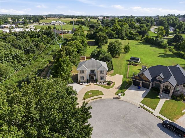 3802 Brooks Ridge, Rogers, AR 72758