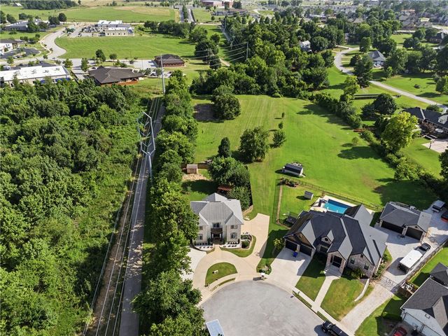 3802 Brooks Ridge, Rogers, AR 72758