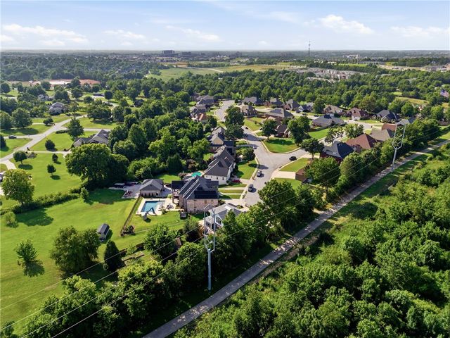 3802 Brooks Ridge, Rogers, AR 72758