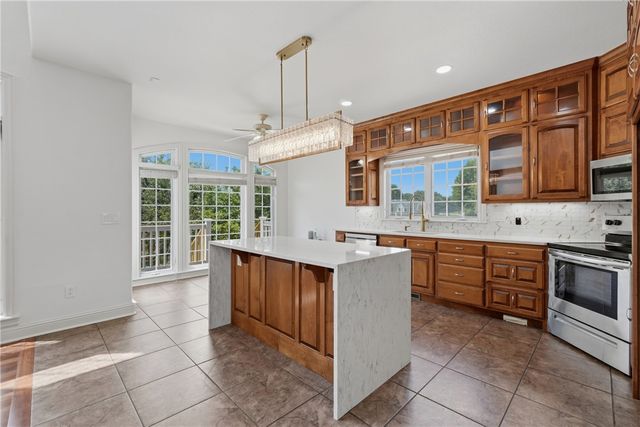 3802 Brooks Ridge, Rogers, AR 72758