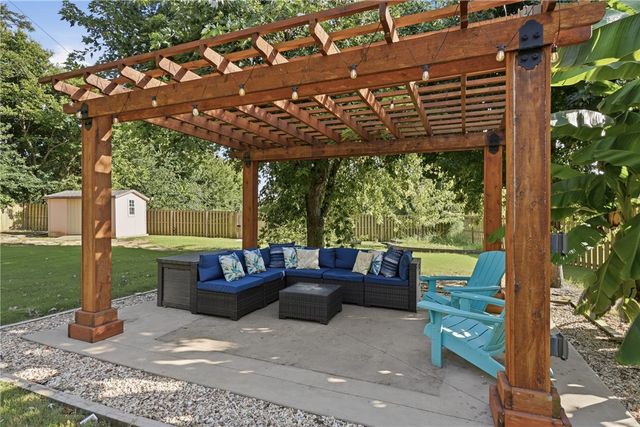 3802 Brooks Ridge, Rogers, AR 72758