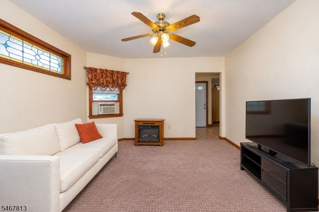 224 Montgomery St, Bloomfield Twp., NJ 07003 — photo 4