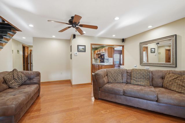 31 NARCISSUS LN, Levittown, PA 19054