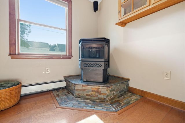 31 NARCISSUS LN, Levittown, PA 19054