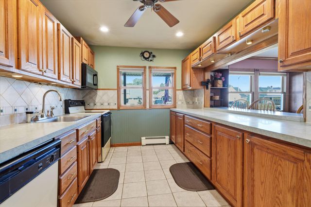 31 NARCISSUS LN, Levittown, PA 19054