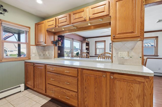 31 NARCISSUS LN, Levittown, PA 19054