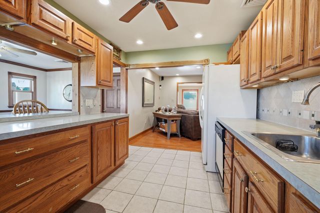 31 NARCISSUS LN, Levittown, PA 19054