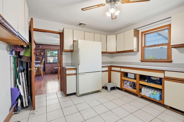 31 NARCISSUS LN, Levittown, PA 19054