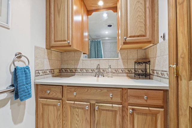 31 NARCISSUS LN, Levittown, PA 19054