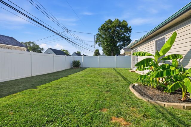 31 NARCISSUS LN, Levittown, PA 19054