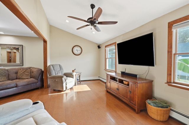 31 NARCISSUS LN, Levittown, PA 19054