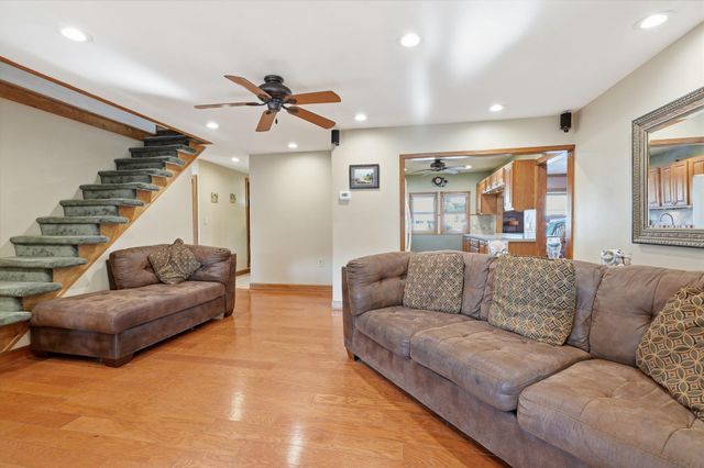 31 NARCISSUS LN, Levittown, PA 19054