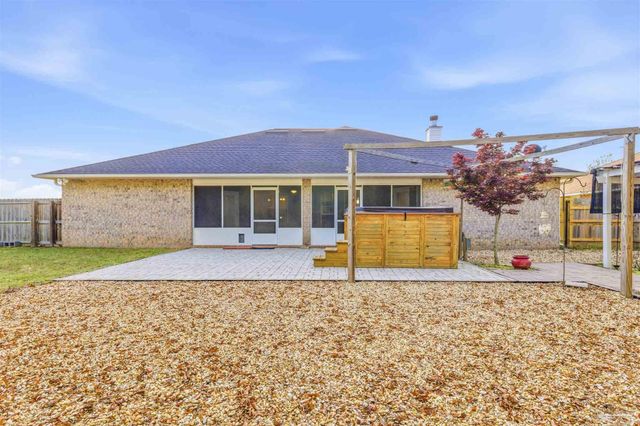 4735 Spears St, Pace, FL 32571