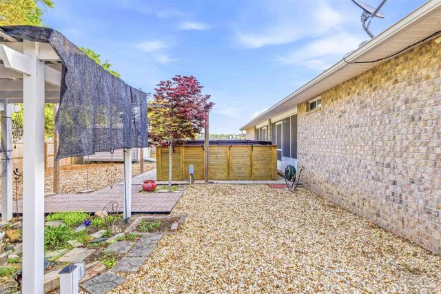 4735 Spears St, Pace, FL 32571