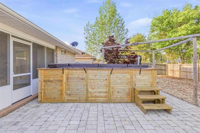 4735 Spears St, Pace, FL 32571