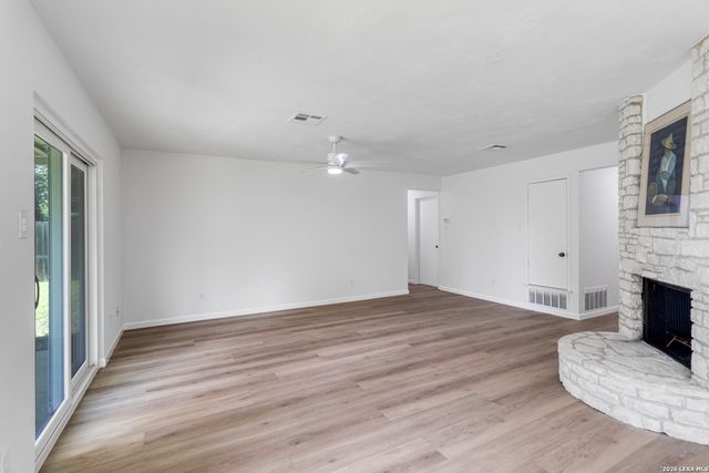 8214 Meadow Forest St., San Antonio, TX 78251