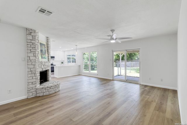 8214 Meadow Forest St., San Antonio, TX 78251