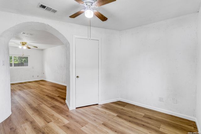 8214 Meadow Forest St., San Antonio, TX 78251