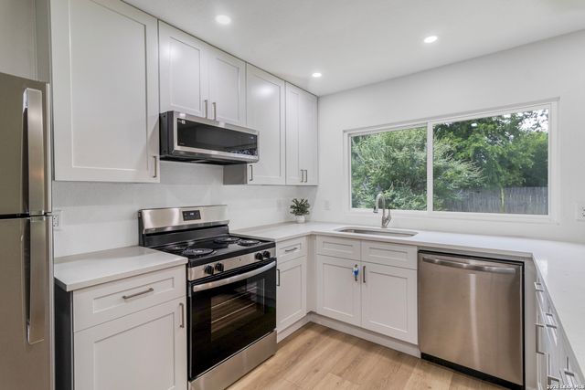 8214 Meadow Forest St., San Antonio, TX 78251