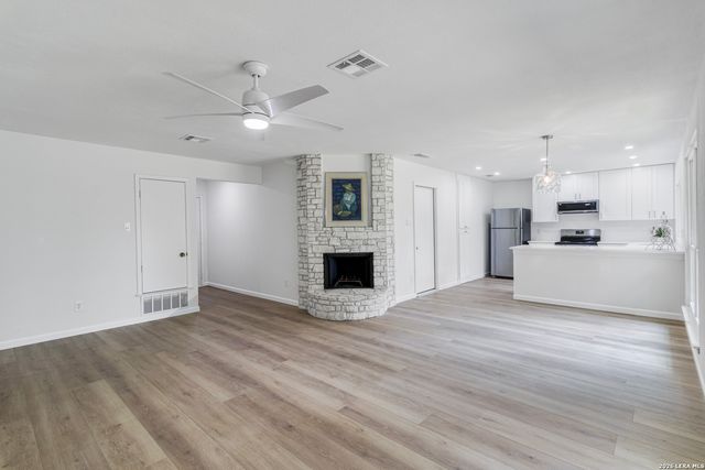 8214 Meadow Forest St., San Antonio, TX 78251