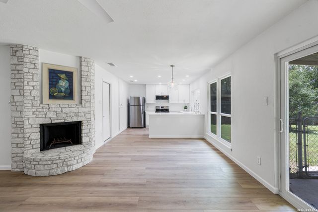 8214 Meadow Forest St., San Antonio, TX 78251