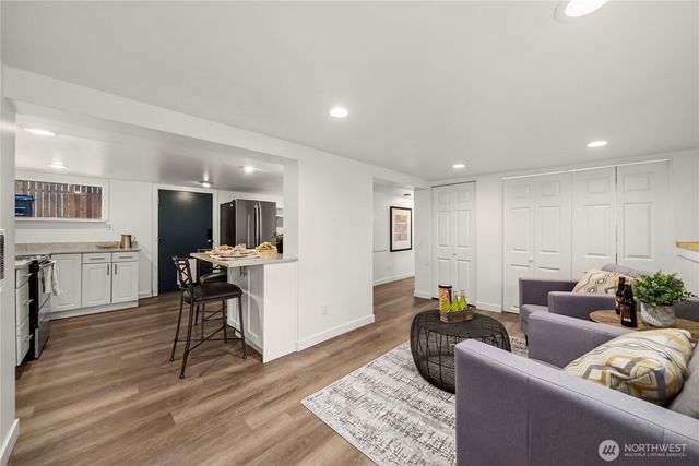 950 86th Street N, Seattle, WA 98103