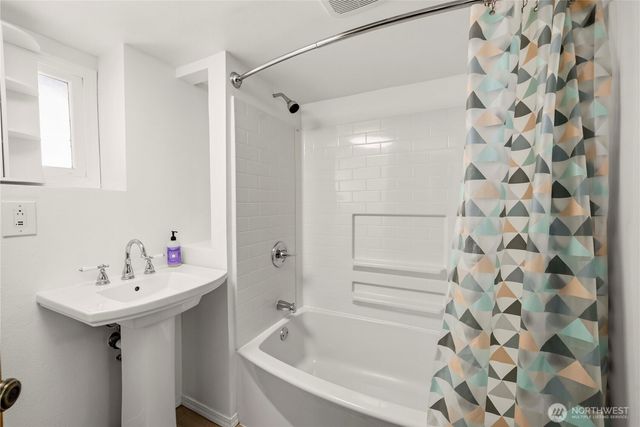 950 86th Street N, Seattle, WA 98103