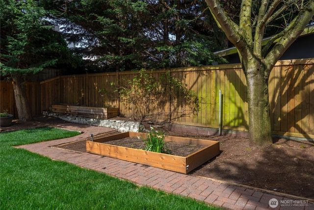 950 86th Street N, Seattle, WA 98103