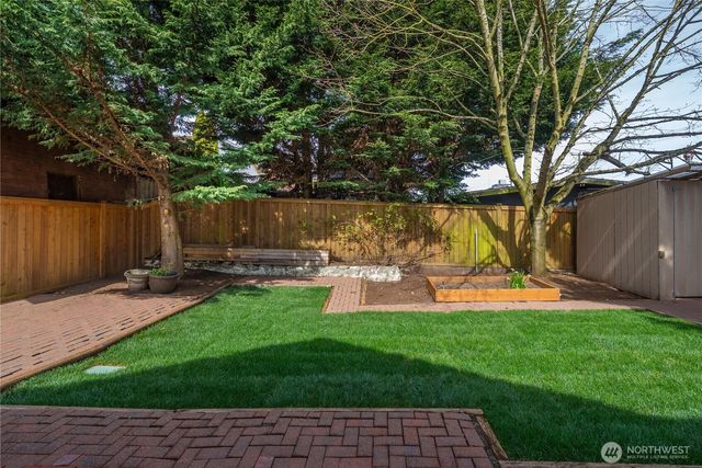 950 86th Street N, Seattle, WA 98103