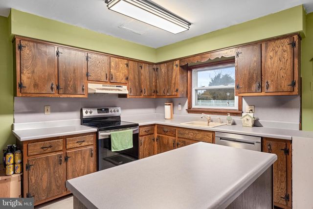 580 SUNHAVEN DR, Clayton, NJ 08312