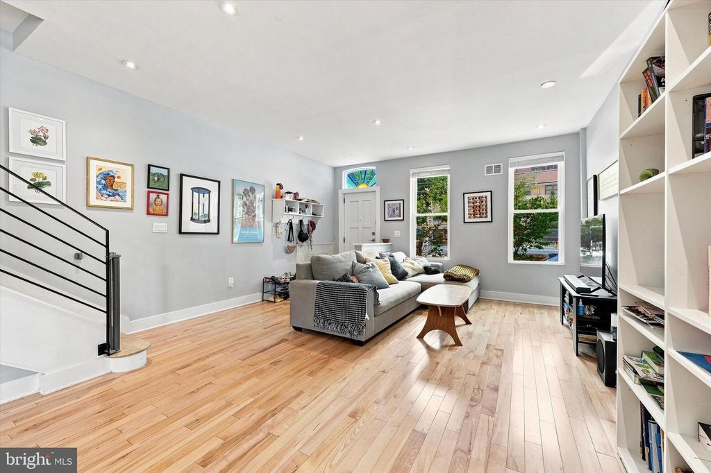 913 S 13TH ST, PHILADELPHIA, PA 19147 — photo 3