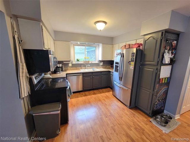 17429 Brookview Drive, Livonia, MI 48152
