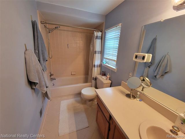 17429 Brookview Drive, Livonia, MI 48152