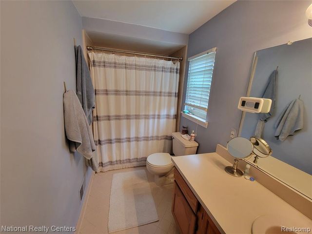 17429 Brookview Drive, Livonia, MI 48152