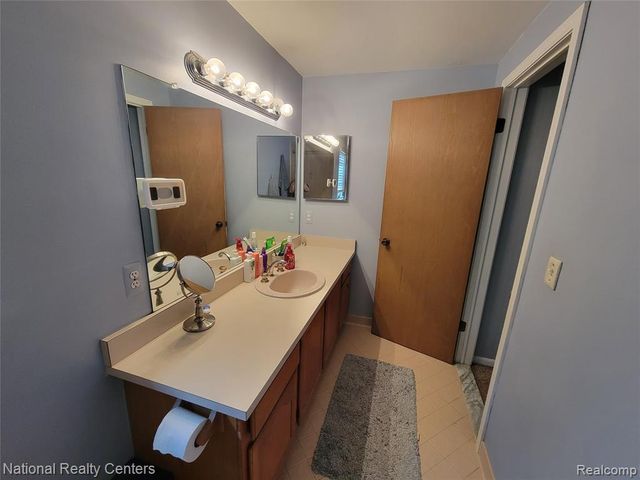 17429 Brookview Drive, Livonia, MI 48152