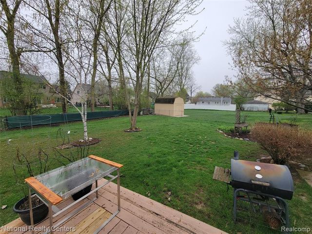 17429 Brookview Drive, Livonia, MI 48152