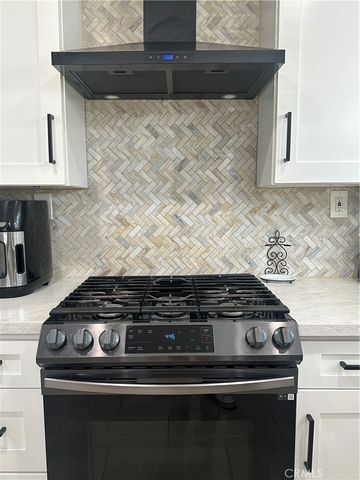 940 Park Avenue, Perris, CA 92570