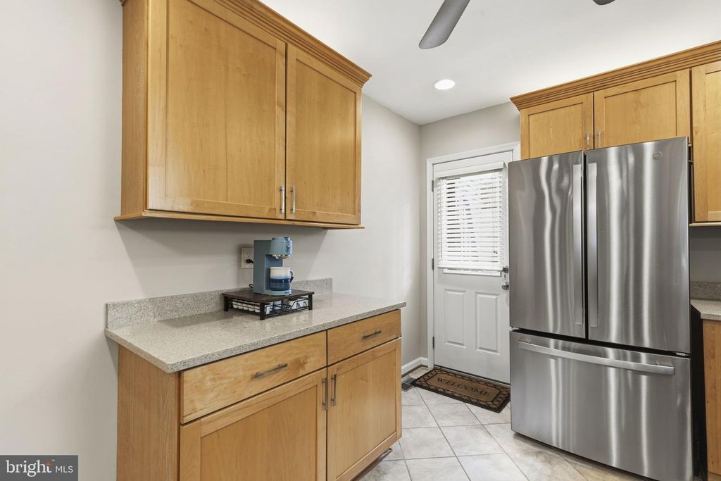 Image 10 of property listing at 1119 S BAYLIS ST, Baltimore, MD 21224