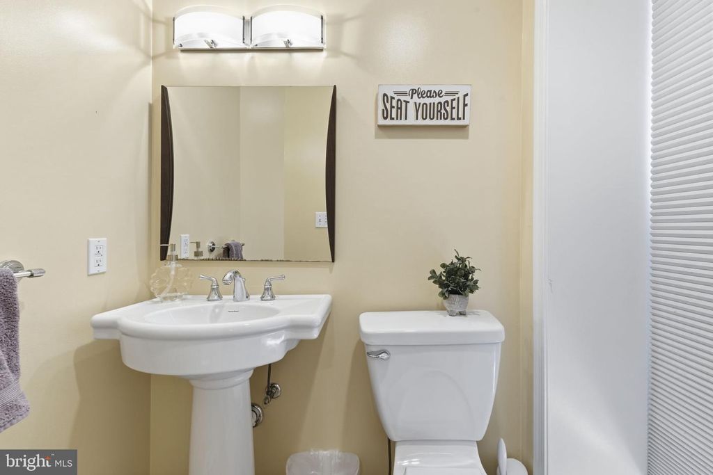 Image 11 of property listing at 1119 S BAYLIS ST, Baltimore, MD 21224