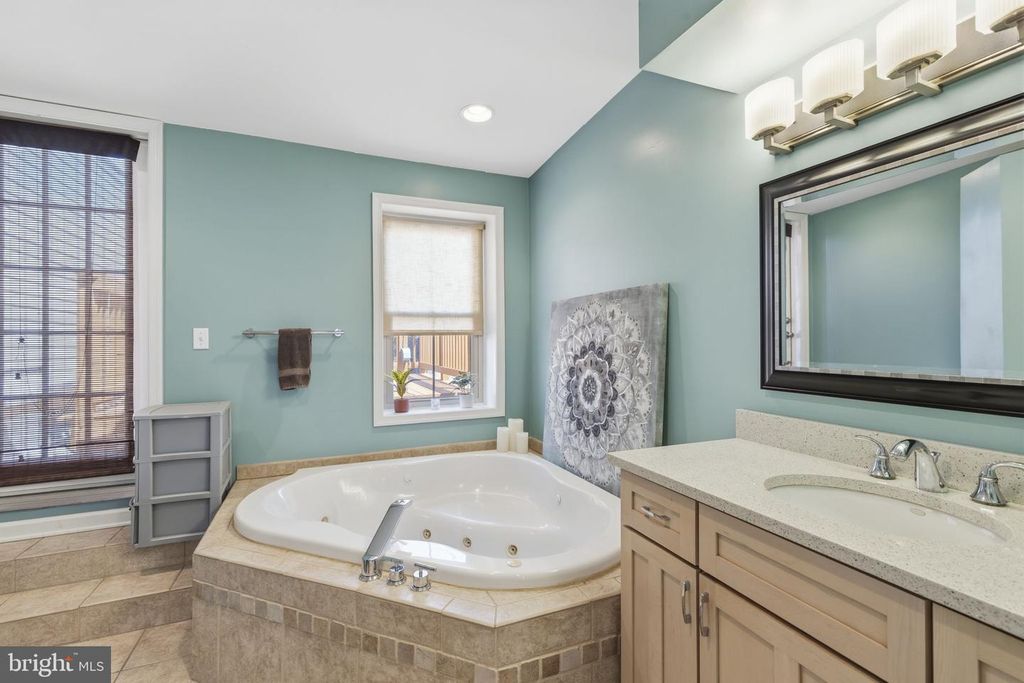 Image 16 of property listing at 1119 S BAYLIS ST, Baltimore, MD 21224