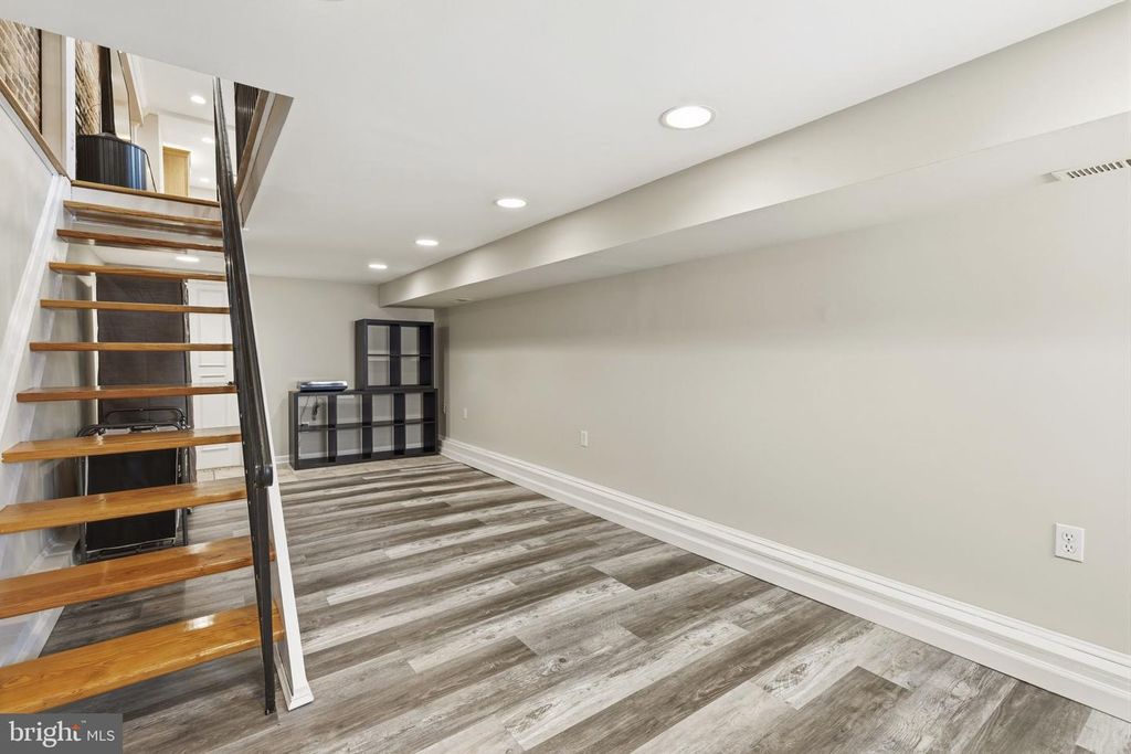 Image 20 of property listing at 1119 S BAYLIS ST, Baltimore, MD 21224