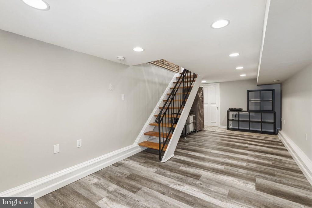 Image 21 of property listing at 1119 S BAYLIS ST, Baltimore, MD 21224