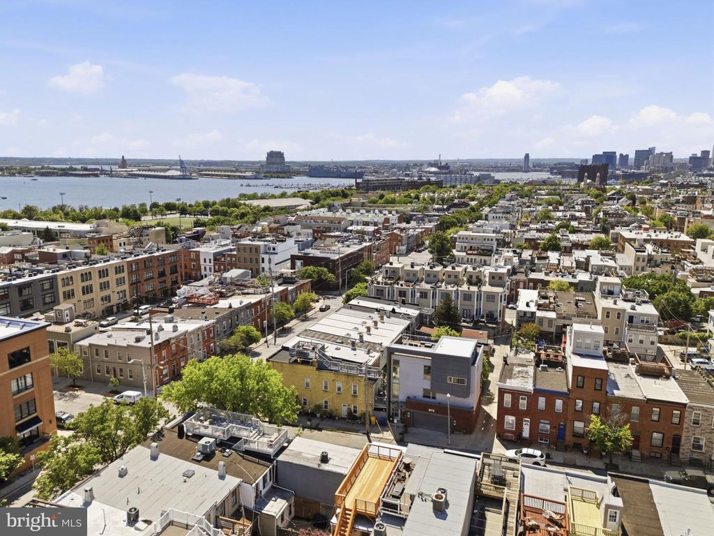 Image 31 of property listing at 1119 S BAYLIS ST, Baltimore, MD 21224