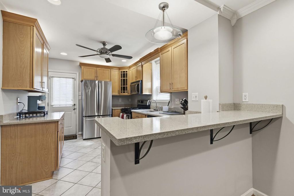 Image 6 of property listing at 1119 S BAYLIS ST, Baltimore, MD 21224