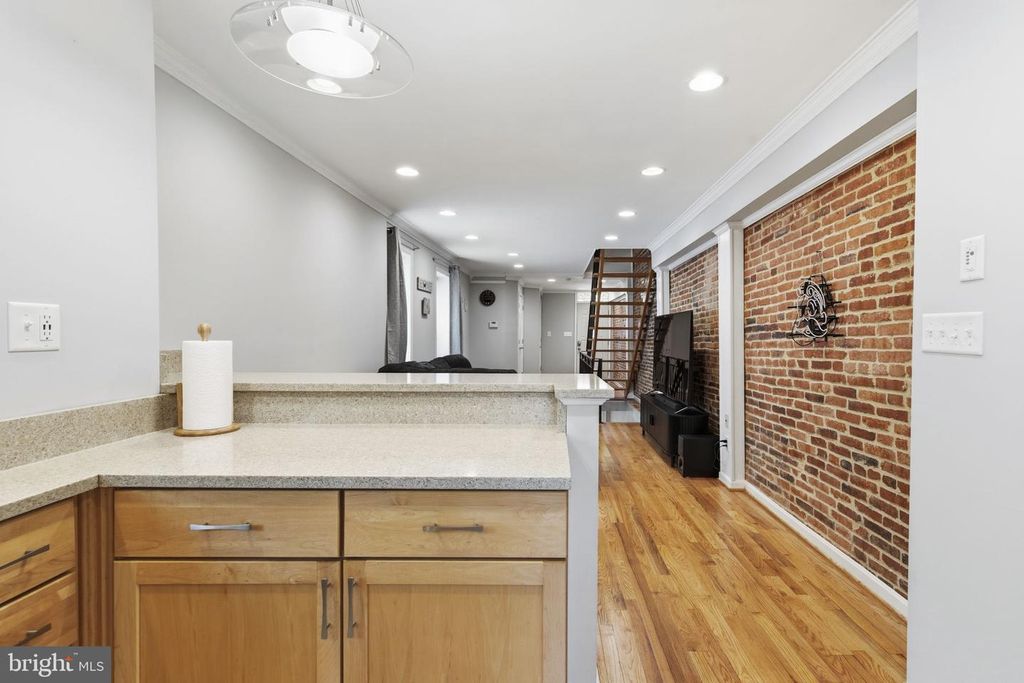 Image 7 of property listing at 1119 S BAYLIS ST, Baltimore, MD 21224