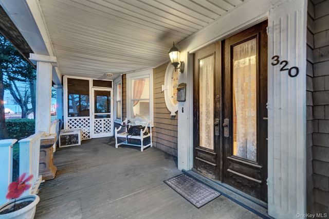 320 S Bayview Avenue, Freeport, NY 11520